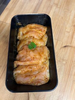 Gemarineerde kipfilet. Kerrie. Prijs per 175 gram