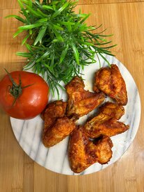 Gebakken Vleugels. Prijs per 100 gram